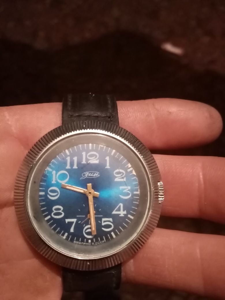 Продам механические часы СССР Зим