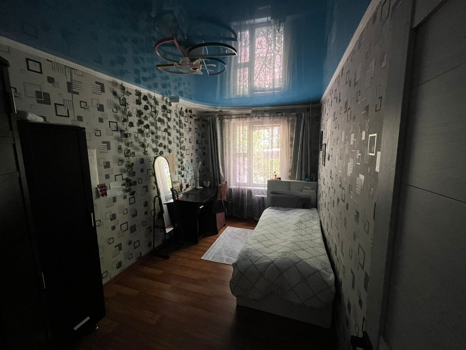 Продаётся трёх комнатная квартира