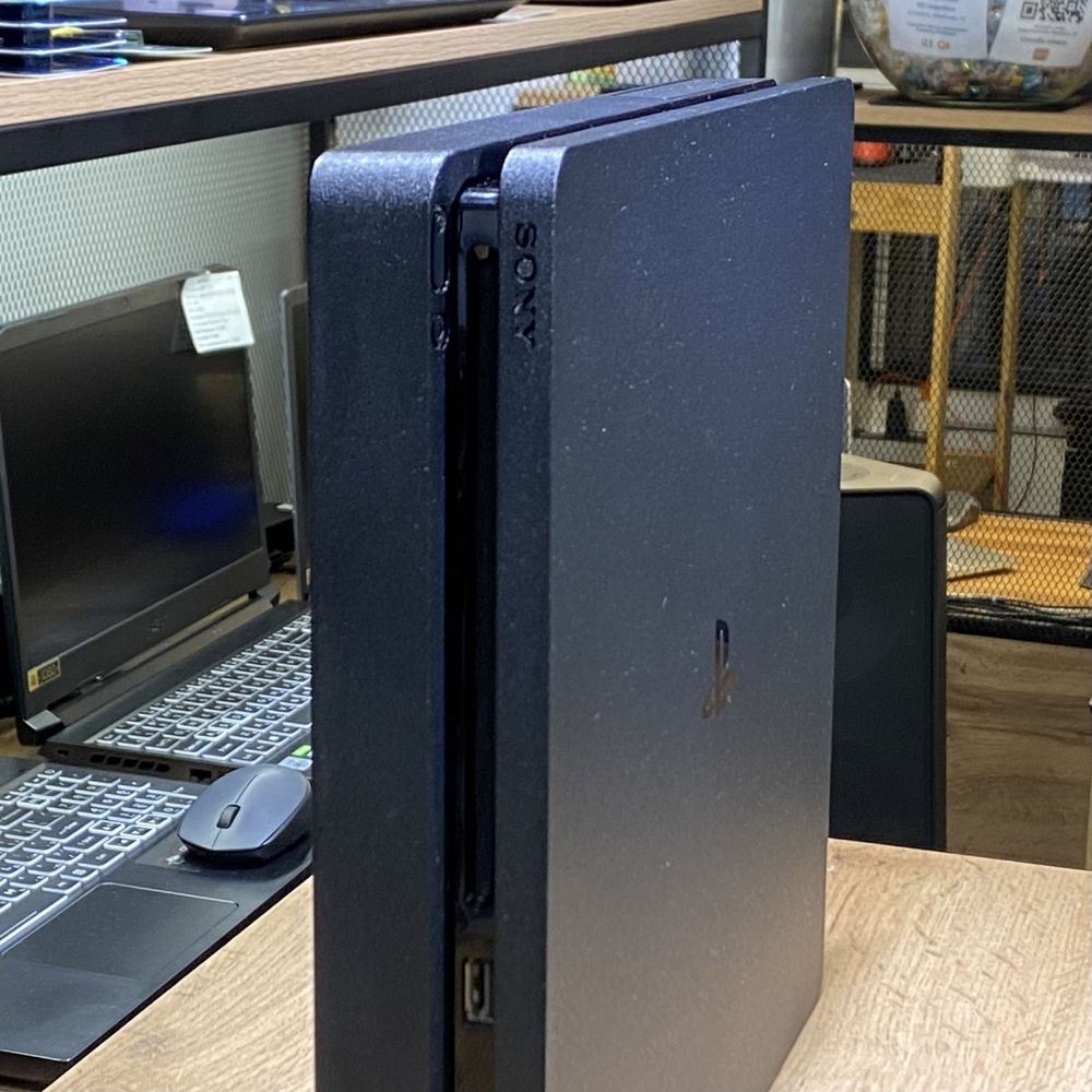 Sony PlayStation 4 Slim, 1 tb, 1 джойстик, 9881/А10