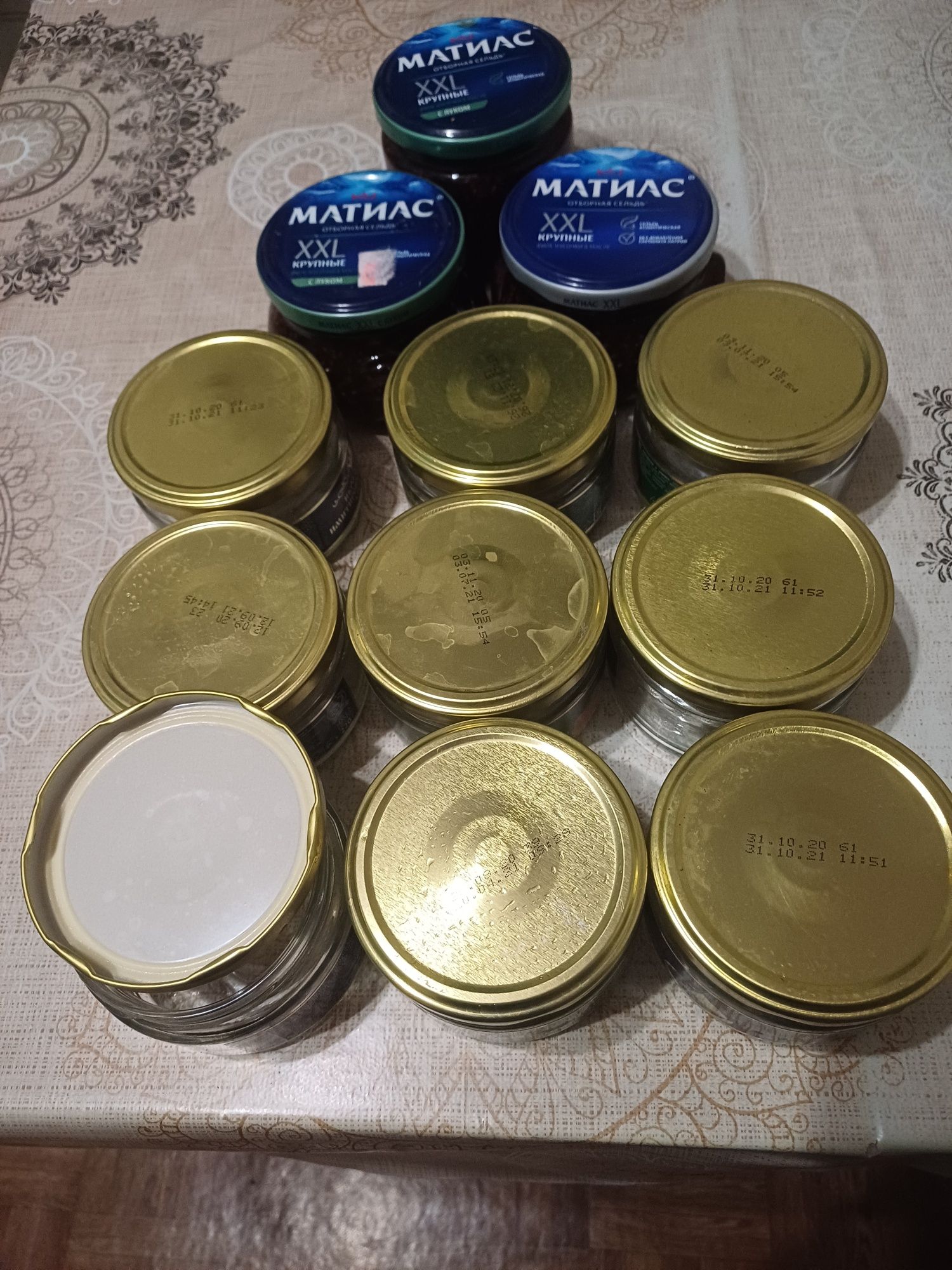 продам разные банки от 100 тенге
