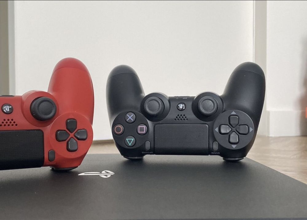 PS4 PRO + UFC 4, FC 25, Battlefield V и 250+ игр