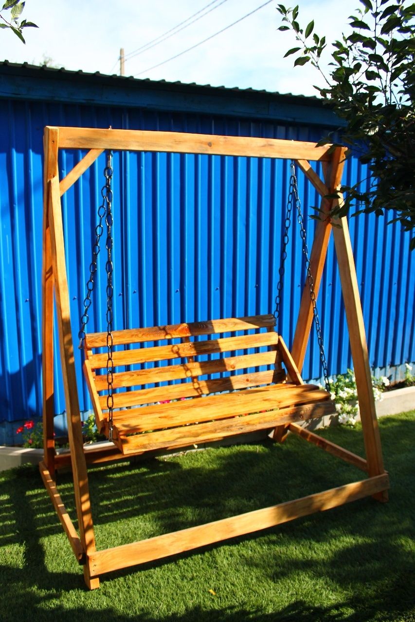 Садовые качели из дерева