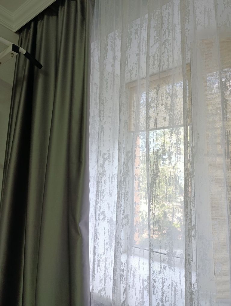 Продам комплект шторы плюс тюль