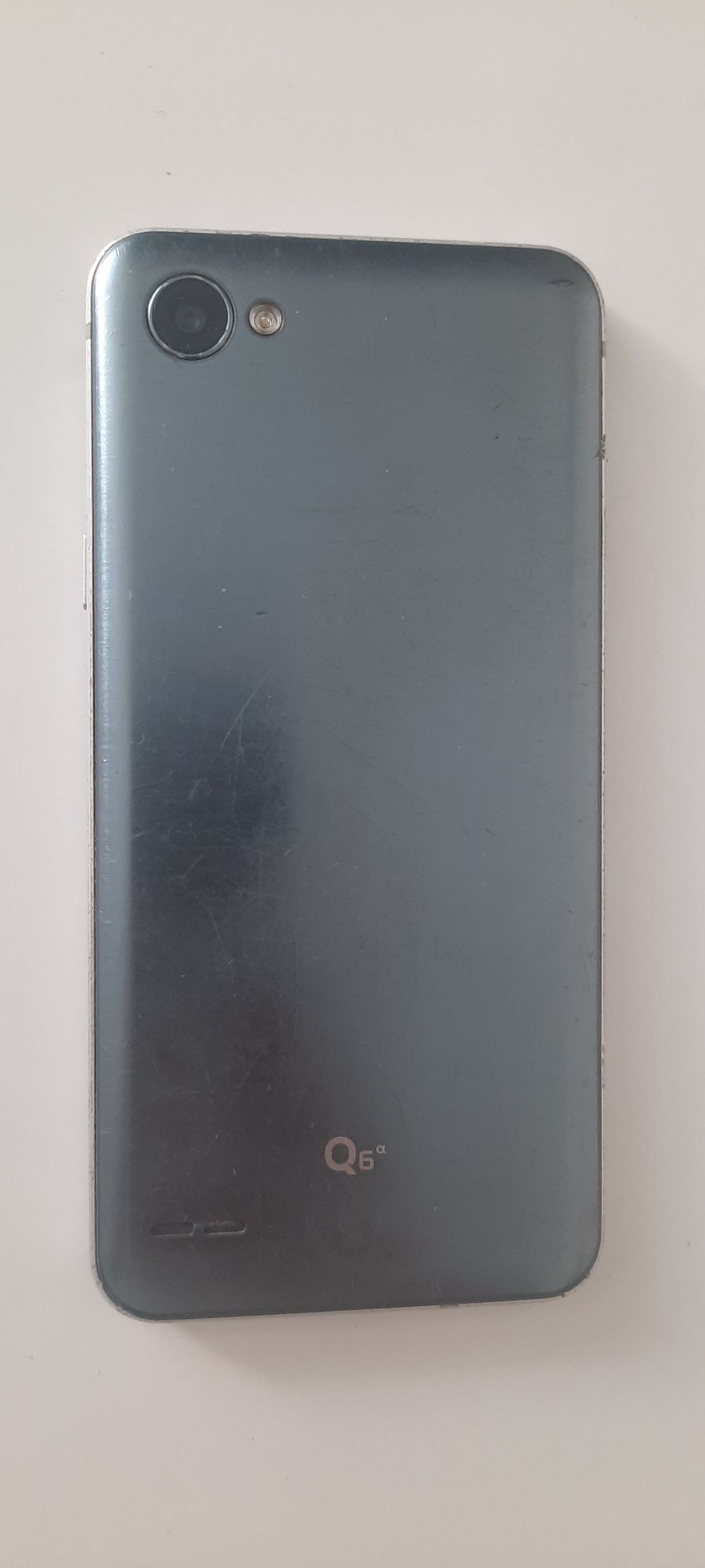 Продаю телефон LG Q6 Alpha