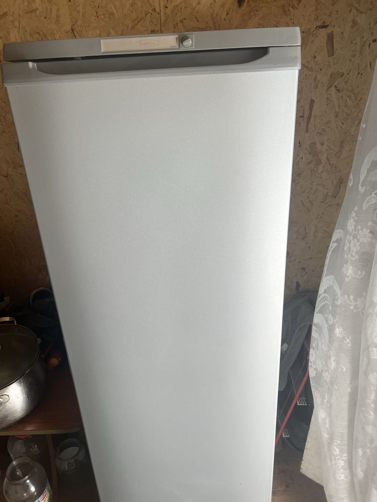 Продам холодильник Бирюса м107