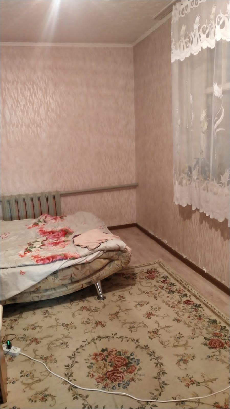 Продам дом в деревне не далеко от города.