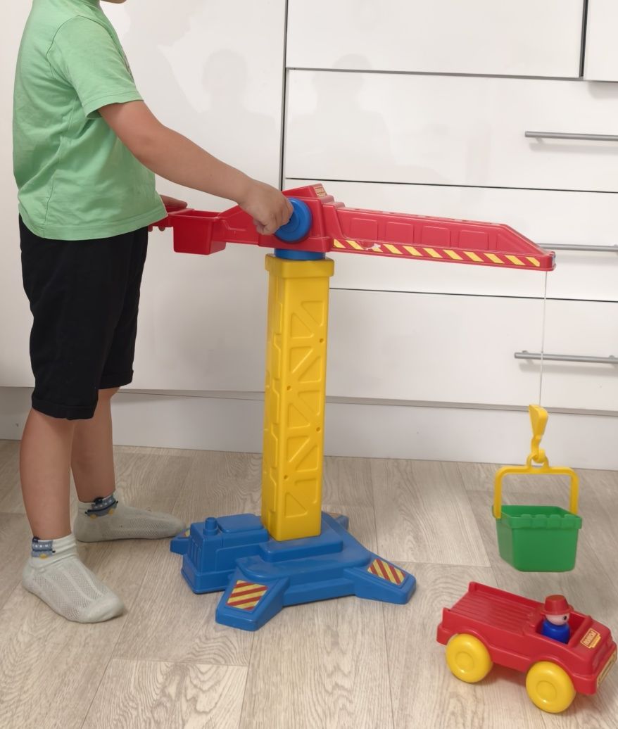 Игрушка подъемный кран полесье