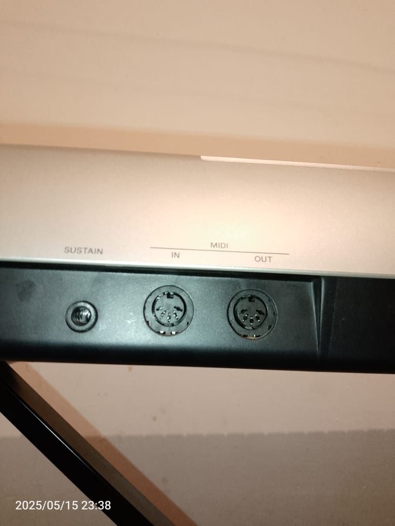 Yamaha Portable grand np 30