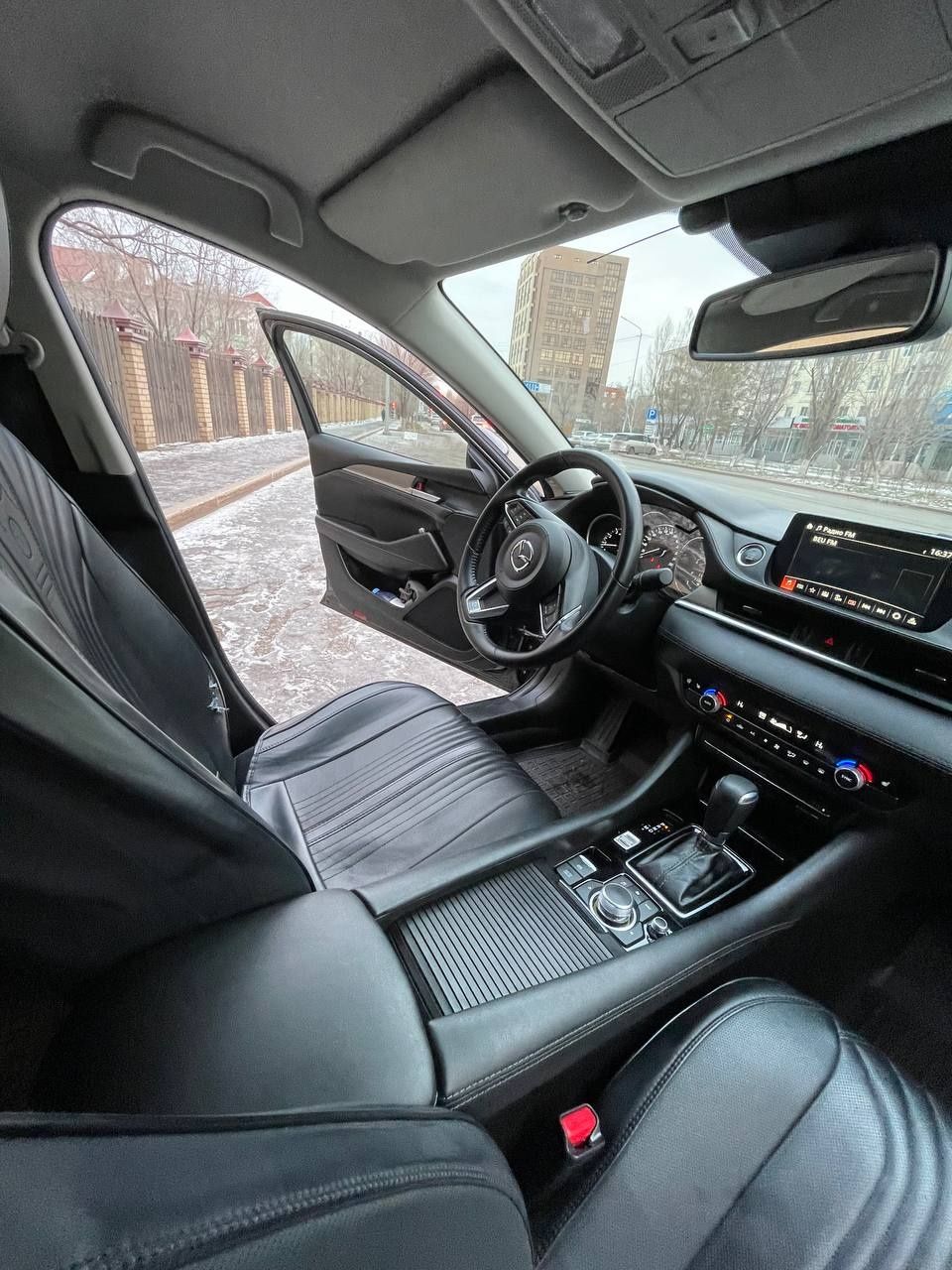 Автомобиль Mazda6