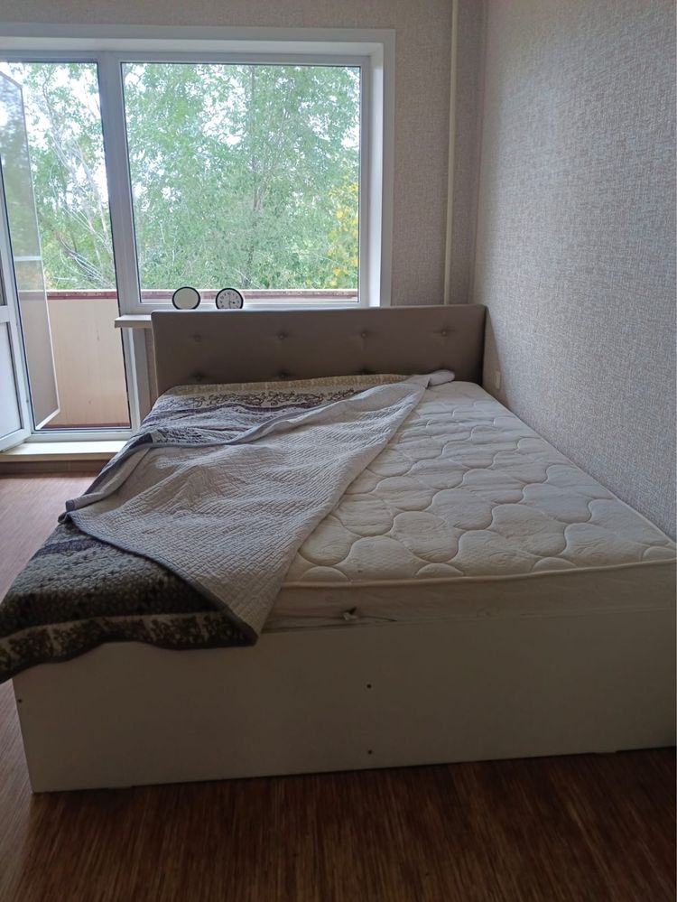 Кровать, с матрасом