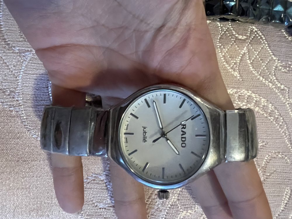 Продам новые часы