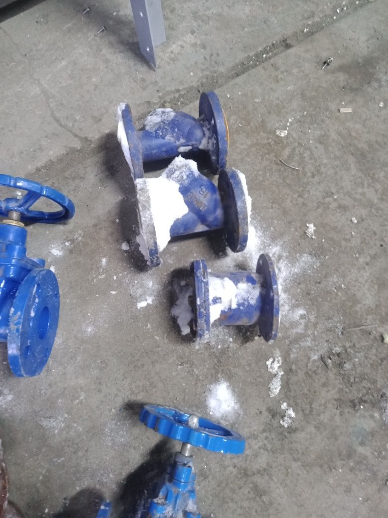 Продам задвижки, флянцы и другие