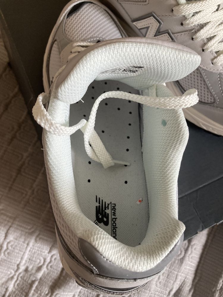 Кроссовки New Balance 2002
