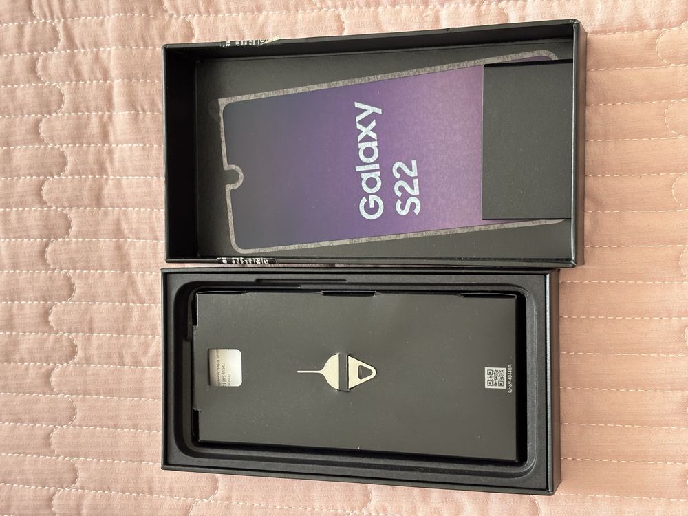 Продам Samsung s22