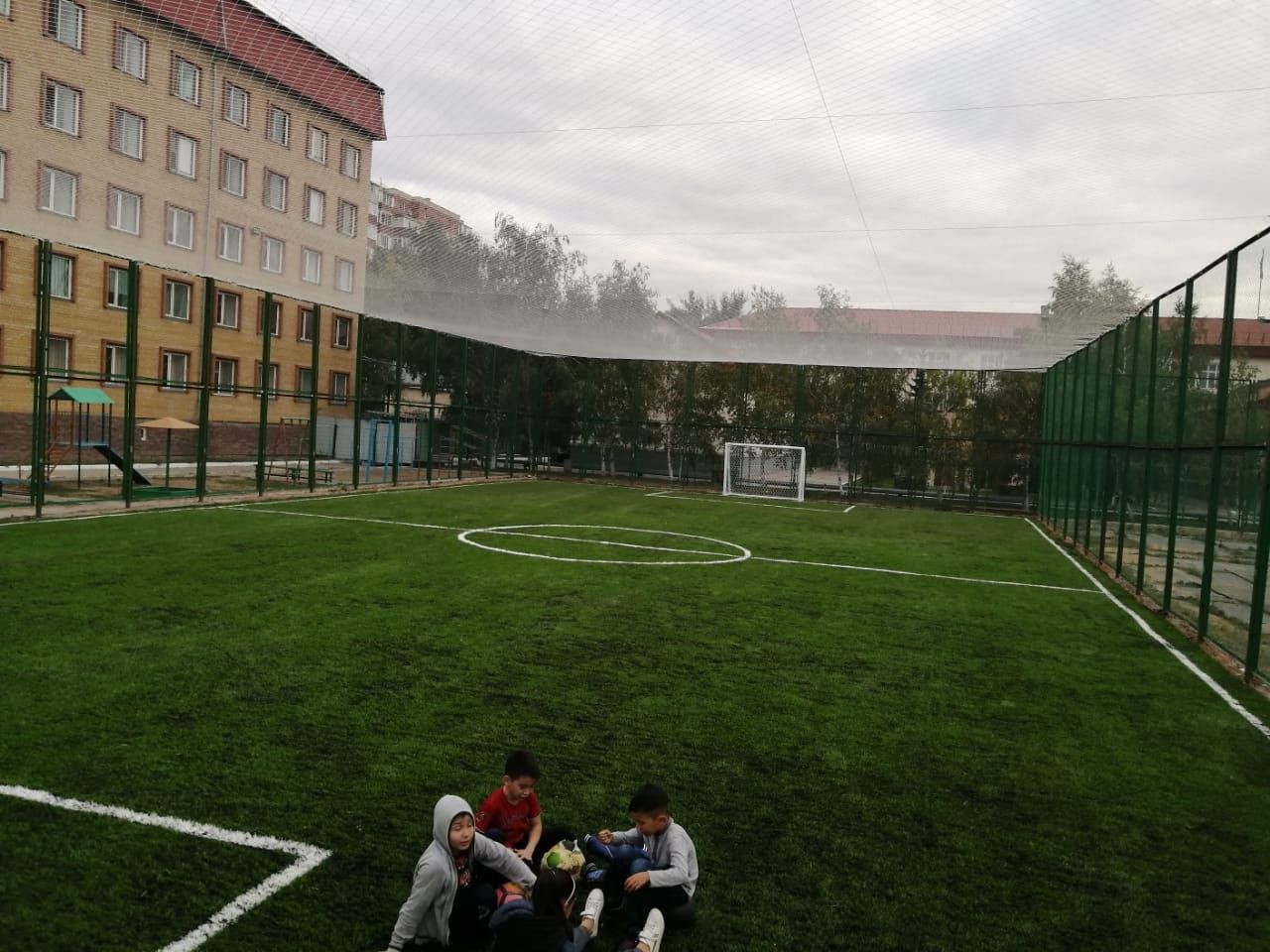 Искусственный газон для футбольного поля, детских площадок