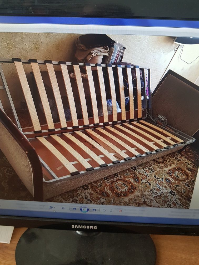 Продам диван книжка б/у