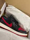 Air Jordan 1 (bred)