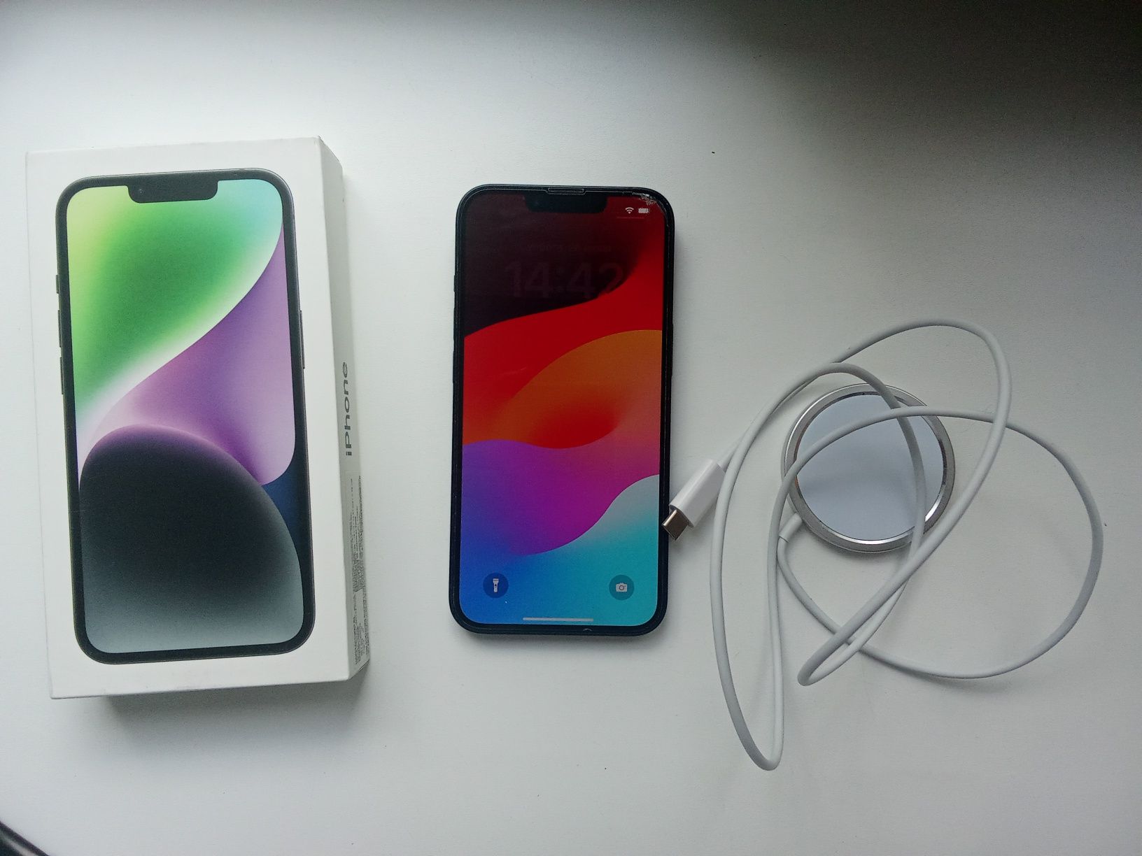 Продам iPhone 14 дёшево все оригинал даже экран