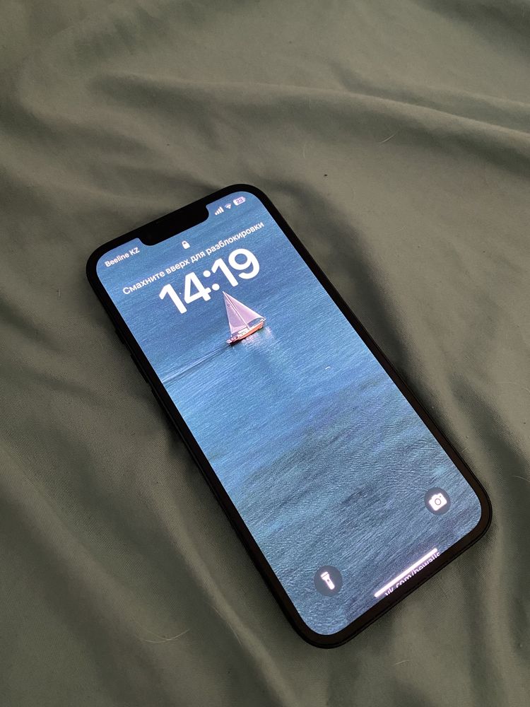 Продам Iphone 13