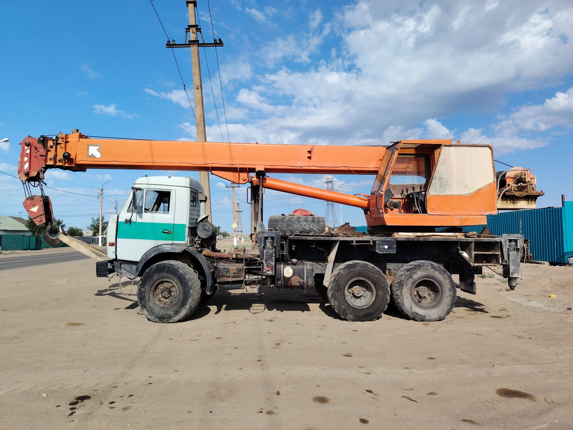 Продам автокран клинцы на базе камаз 25тонн 28 метров