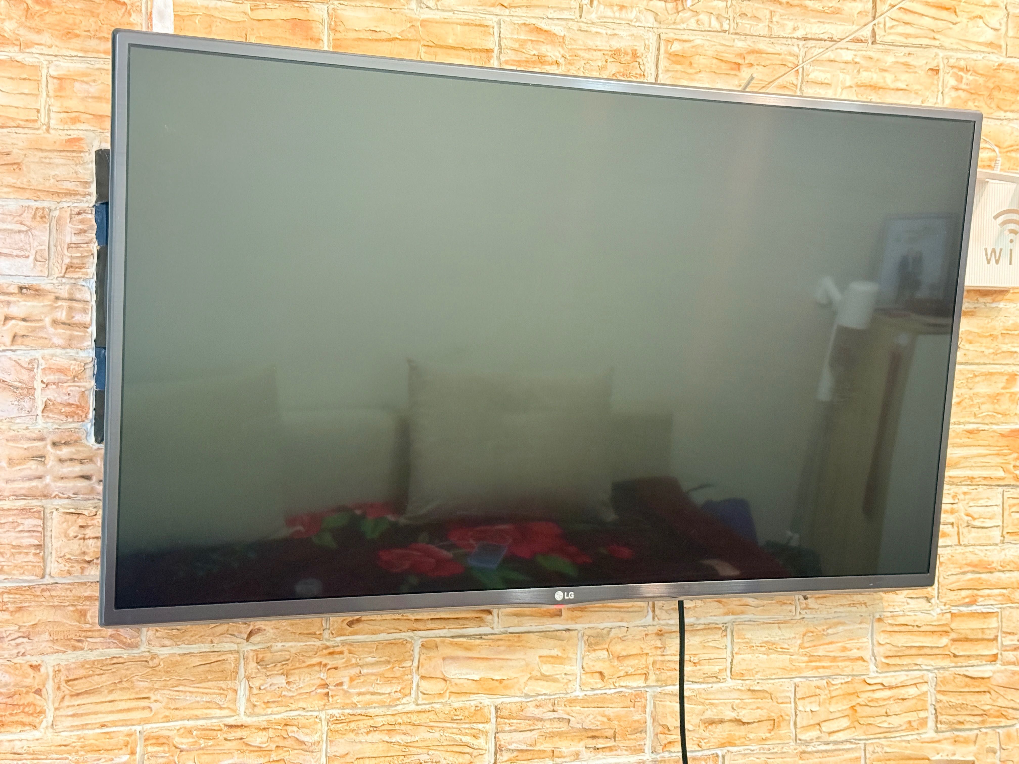 Большой Smart телевизор LG с диагональю 43’’ (107 см). В отличном сост
