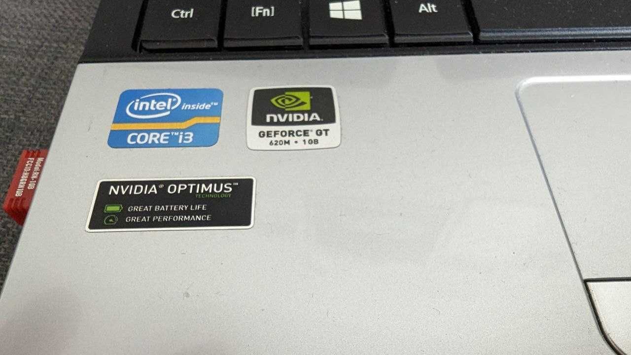Продам Аcer aspire e1-571g в комплекте с сумкой и беспроводной мышкой