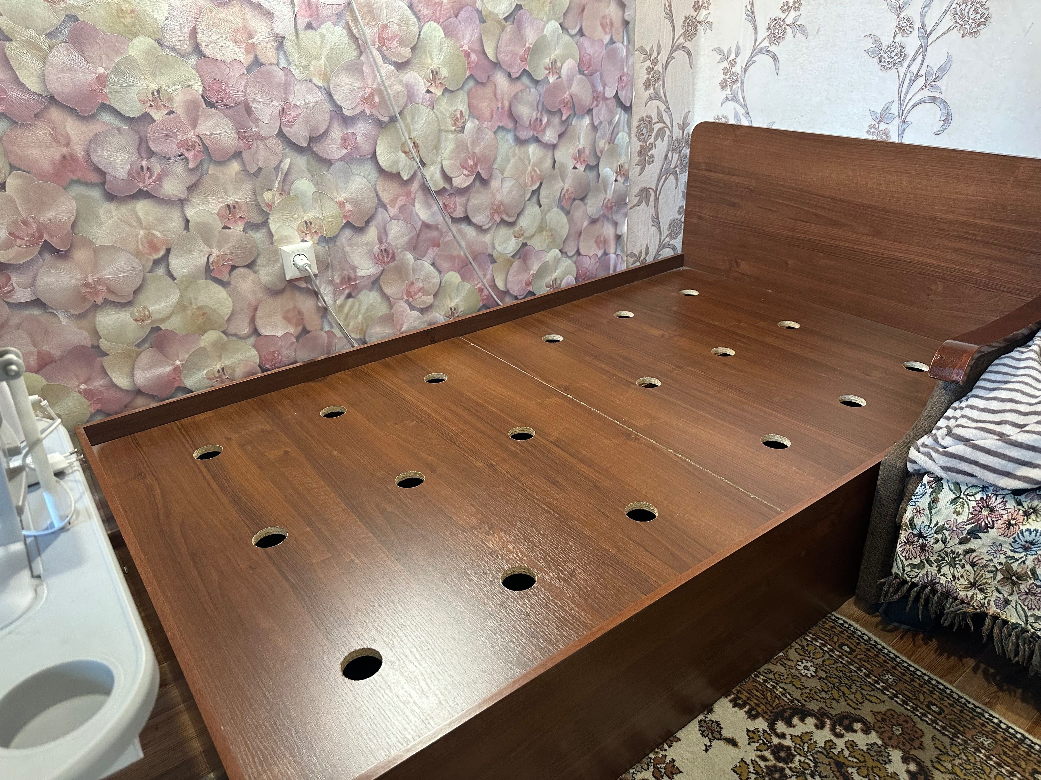 Продам кровать 120см на 195см