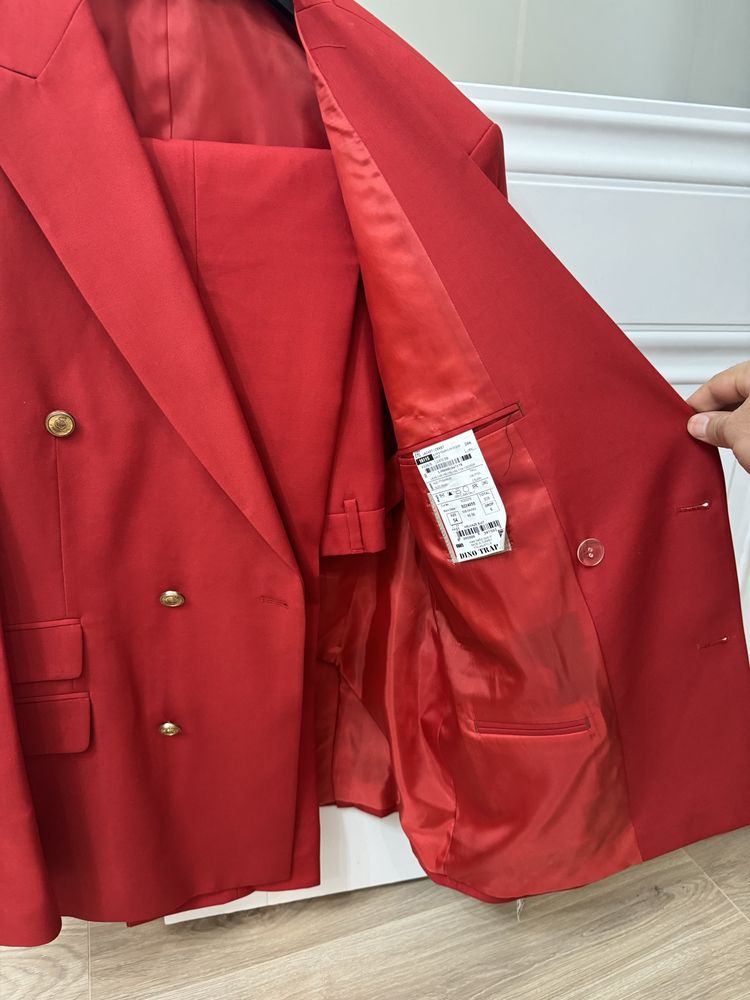 Продам новый костюм