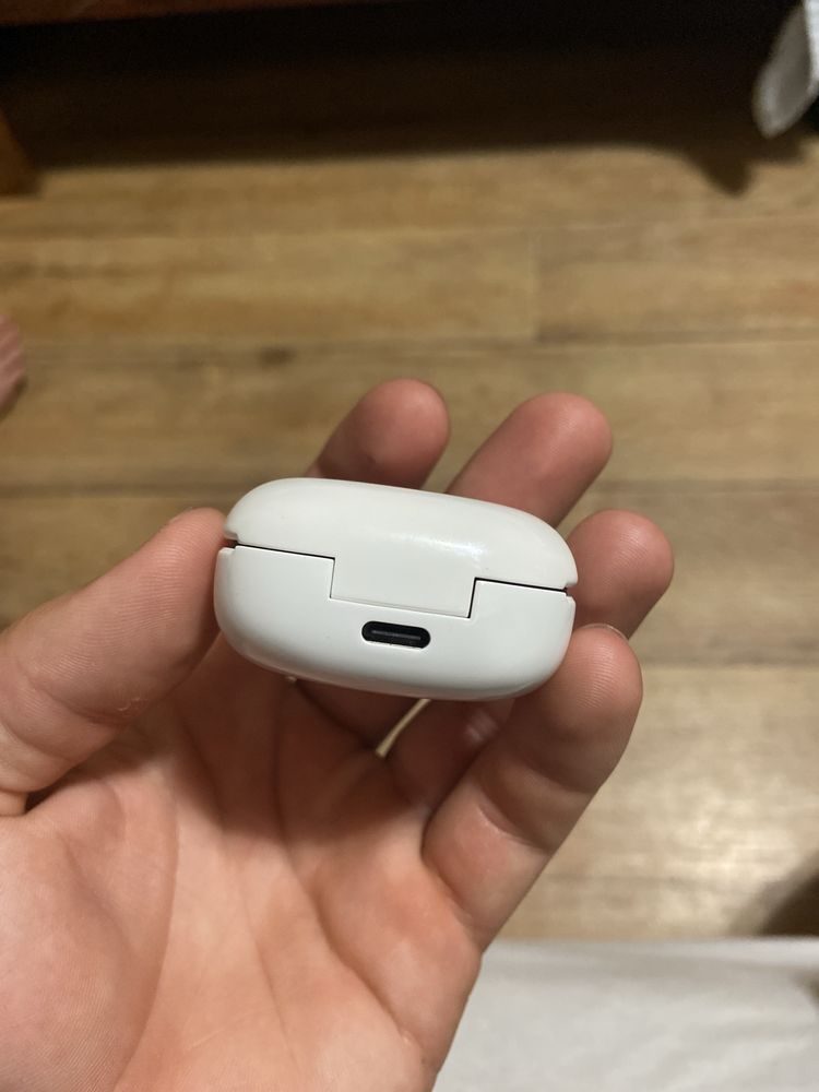 Продам отдельно отсек кейс для наушников Galaxy buds 2
