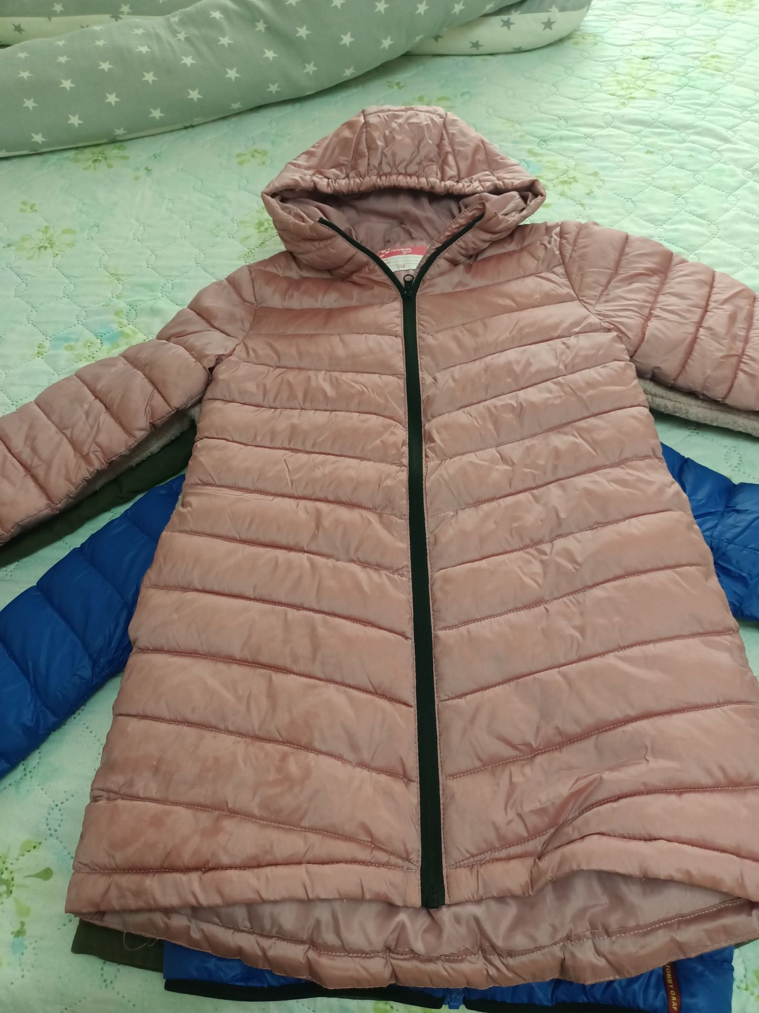 Продам куртку на девочку