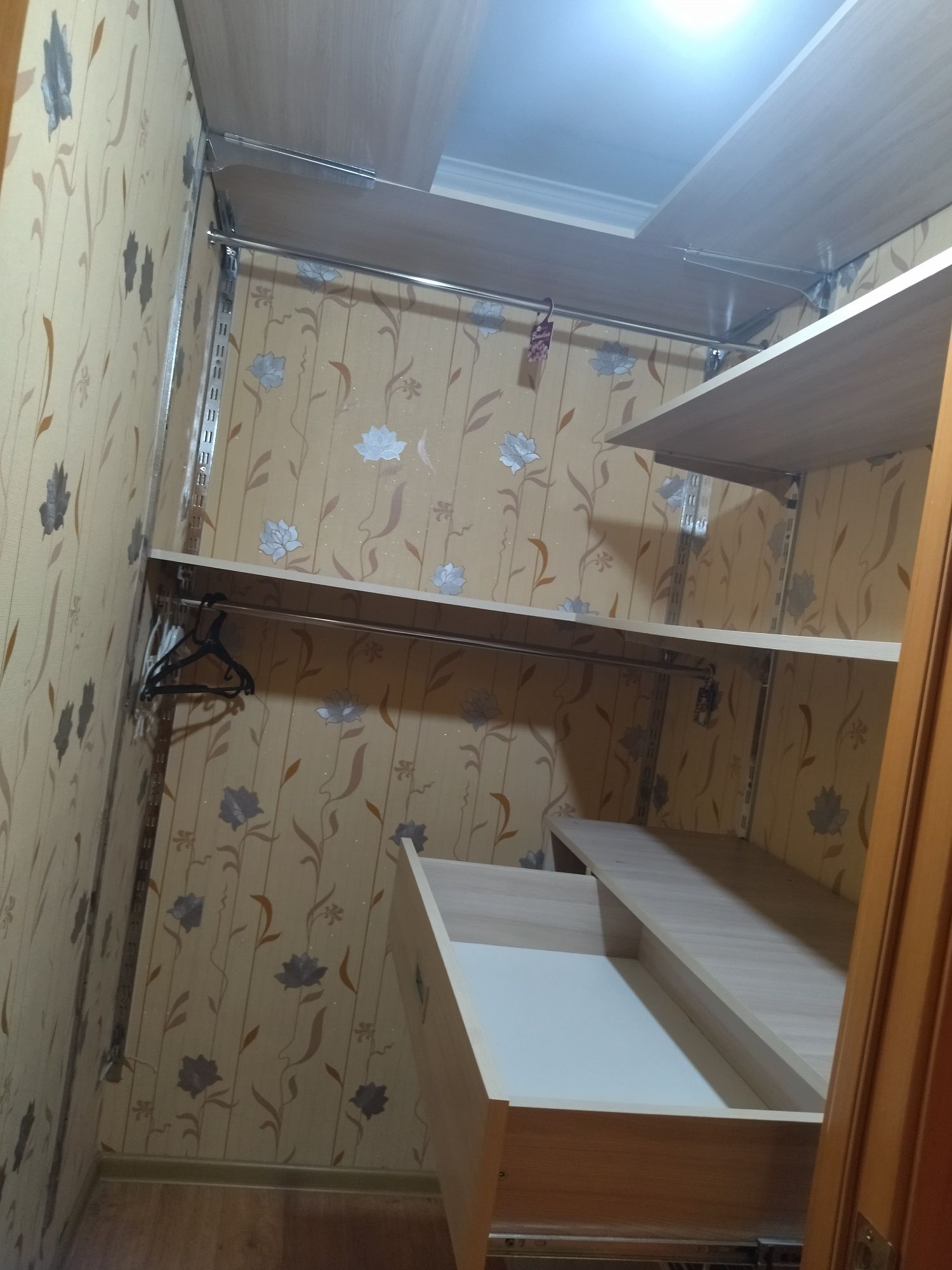 Полки для гардироба