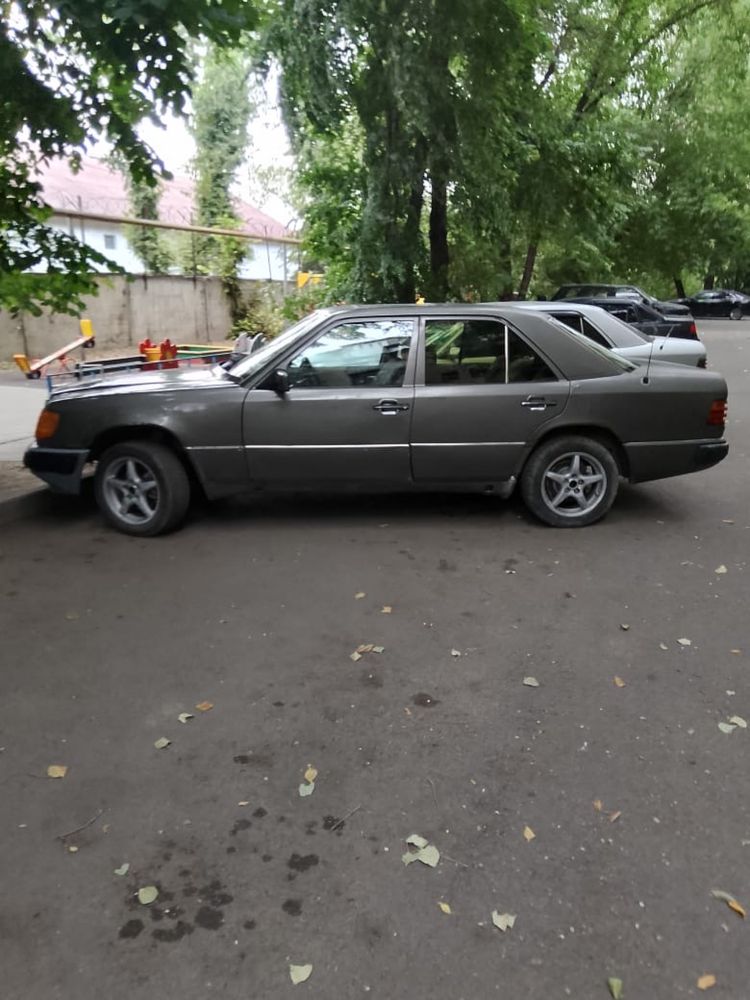 Машина Мерседес