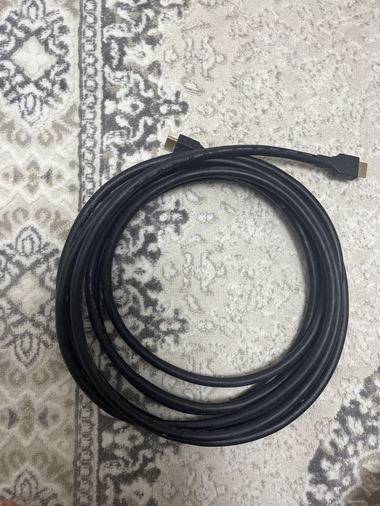 HDMI кабель 1м -7шт. 5м-1шт.  VGA кабель -5 метр-1 шт