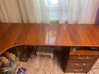 Продам стол +  книжная полка в подарок