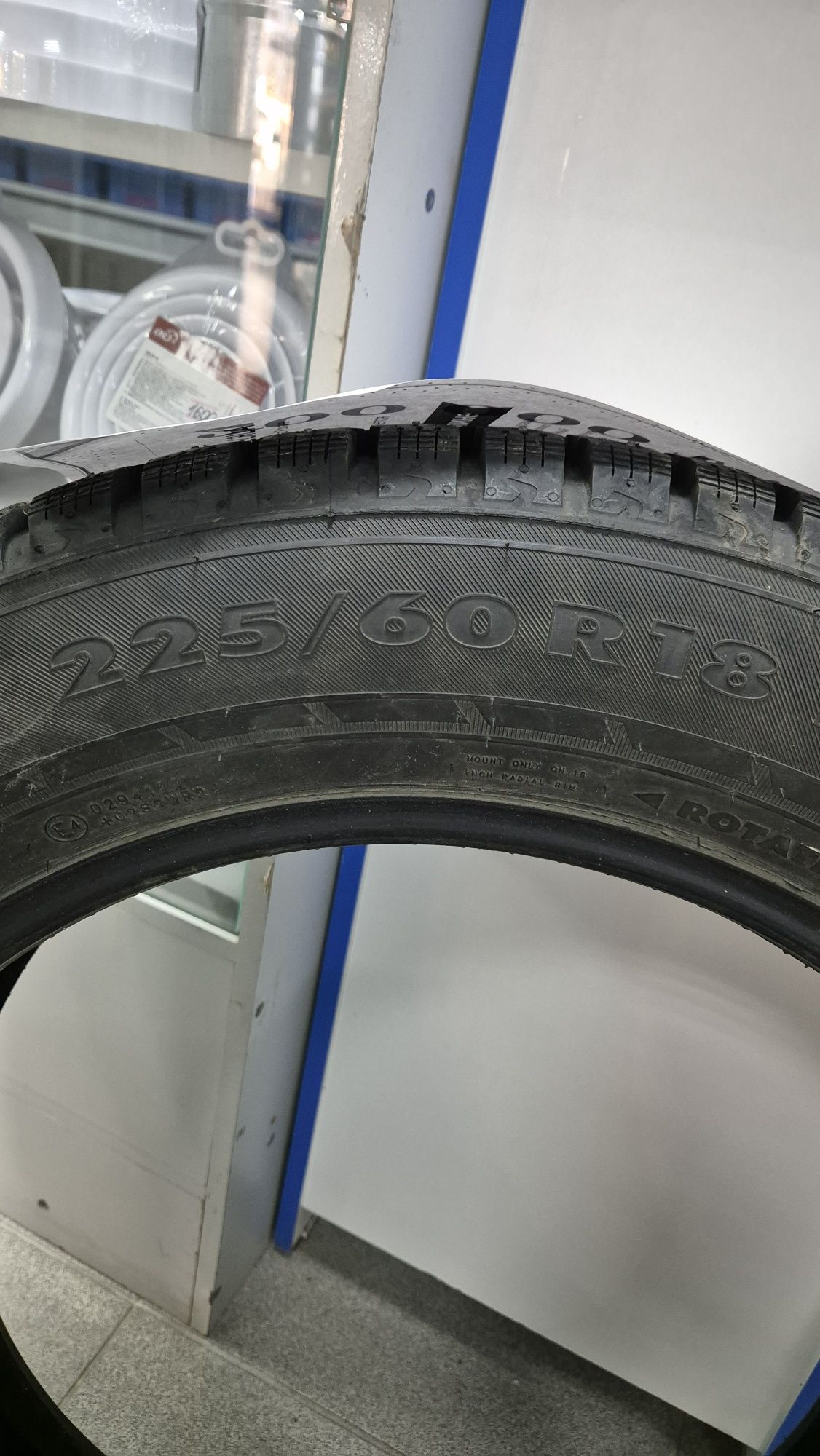 Продам комплект зимних шин 225/60 R 18