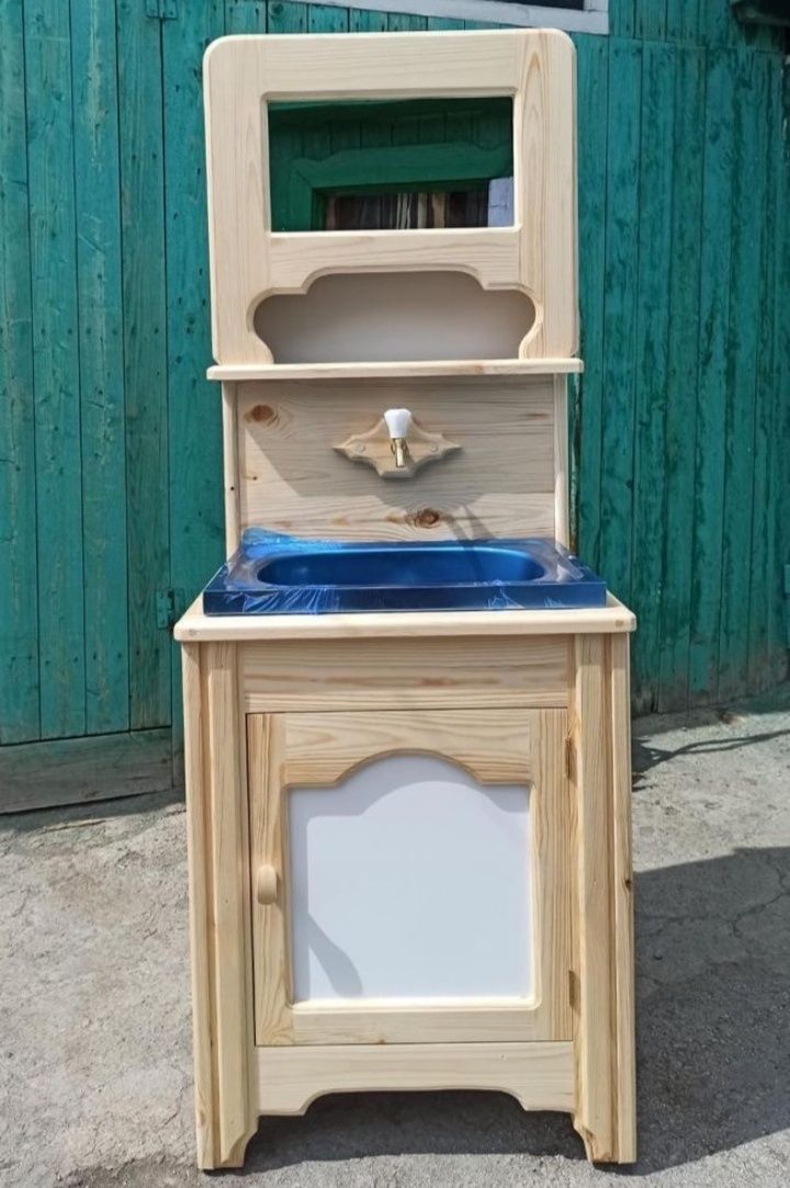 Продам деревянный лакированный умывальник. Ручная работа.