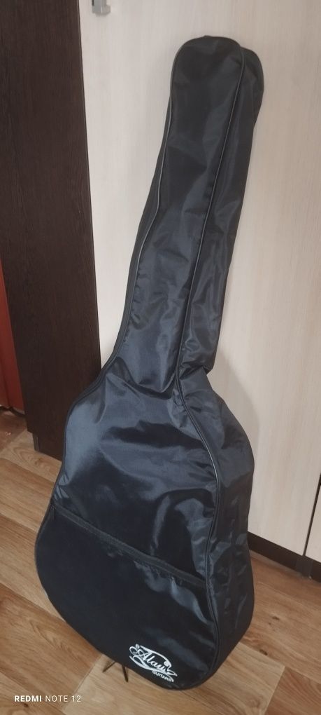 Продам акустическую гитару
