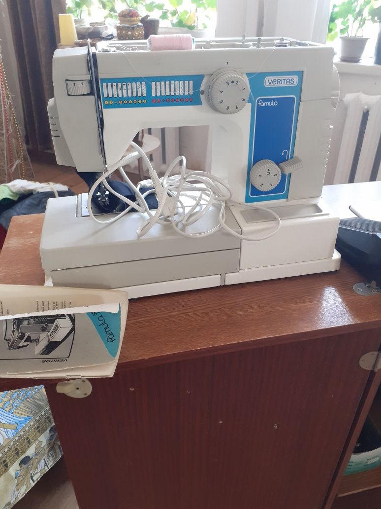 Продам швейные машинки Чайка 142 м,Веритас электрическая.
