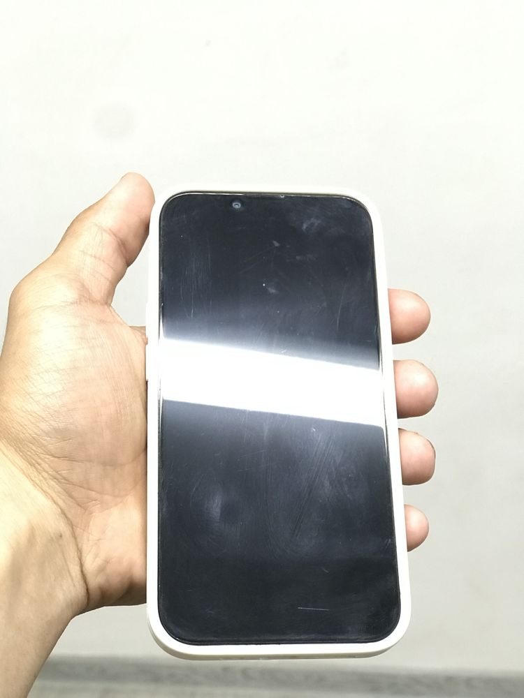 Iphone 13 white.