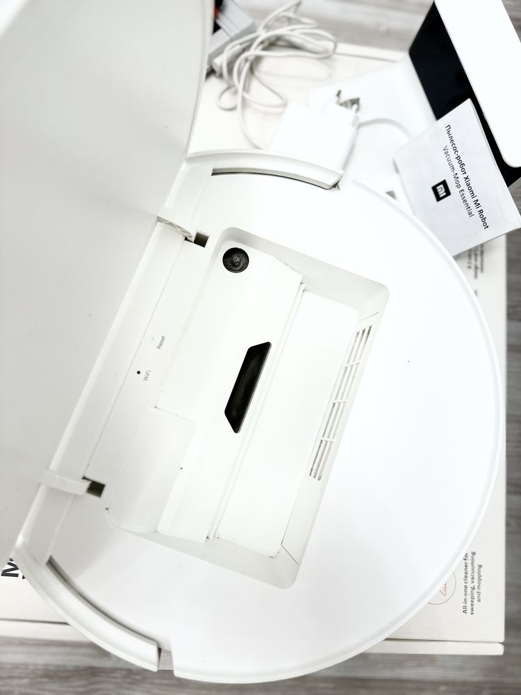 Робот-пылесос Xiaomi Mi Robot Vacuum-Mop Essential