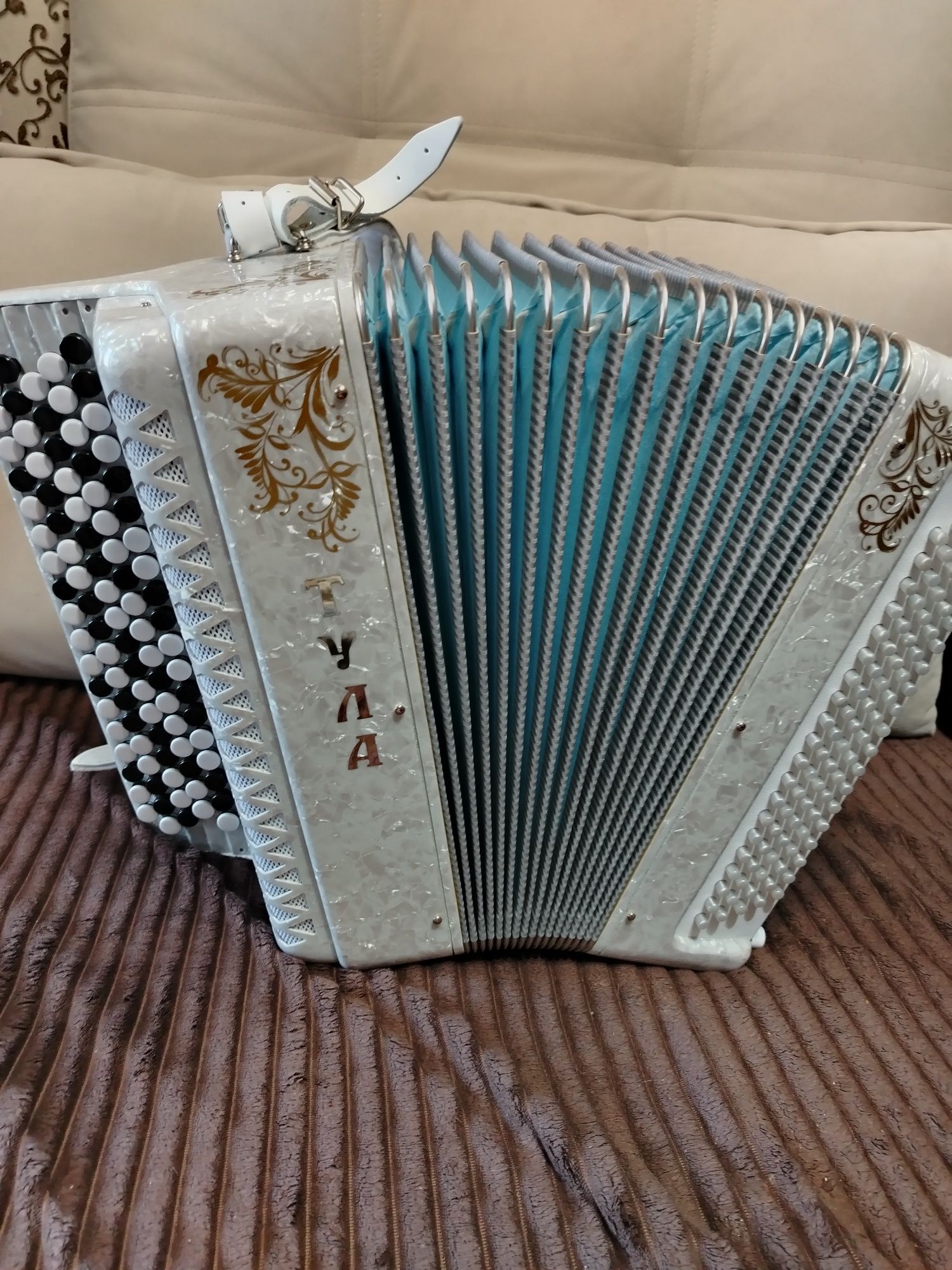 Продам гармонь, баян, аккордеон