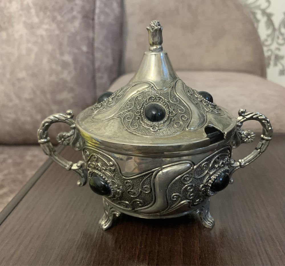 Сахарница.  Молочница