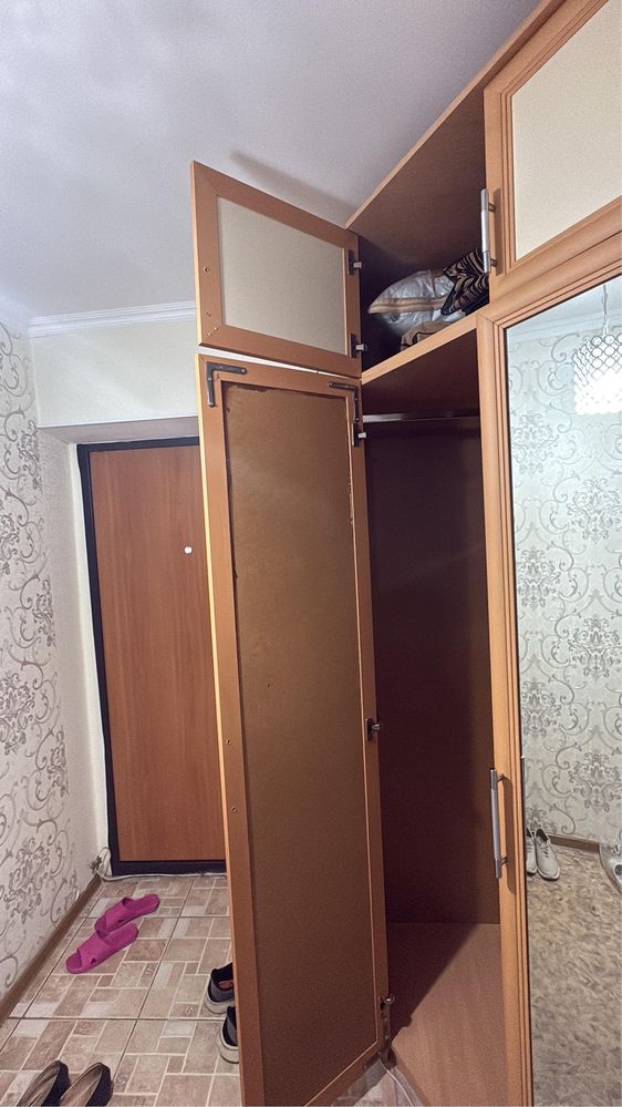 Продам шкаф угловой