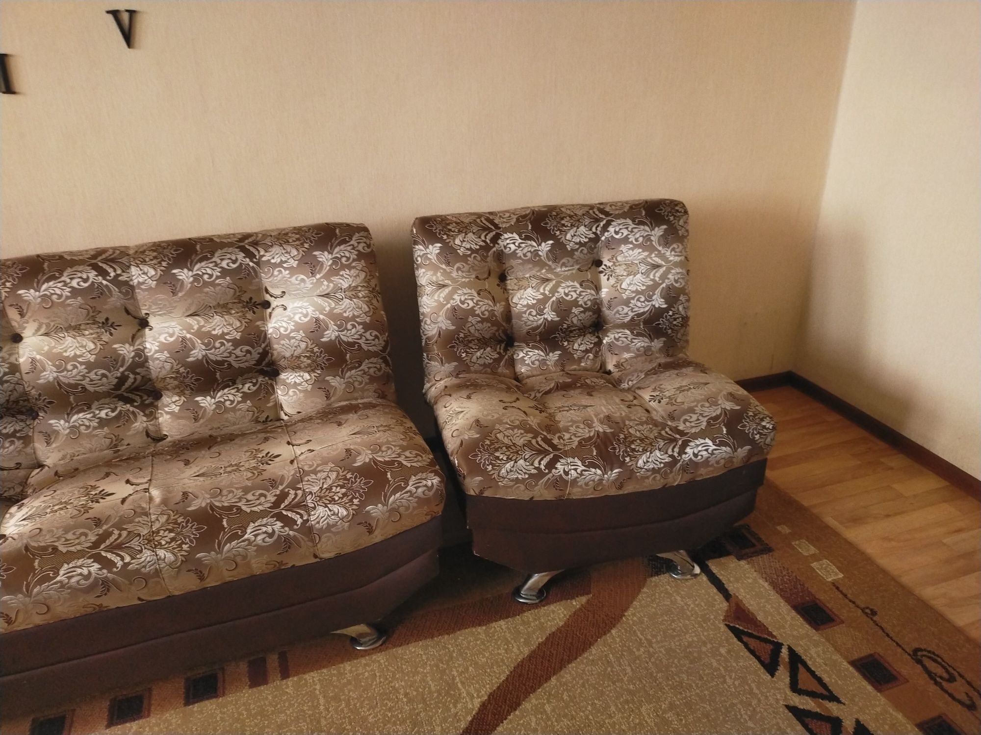 Продается диван в хорошем состоянии