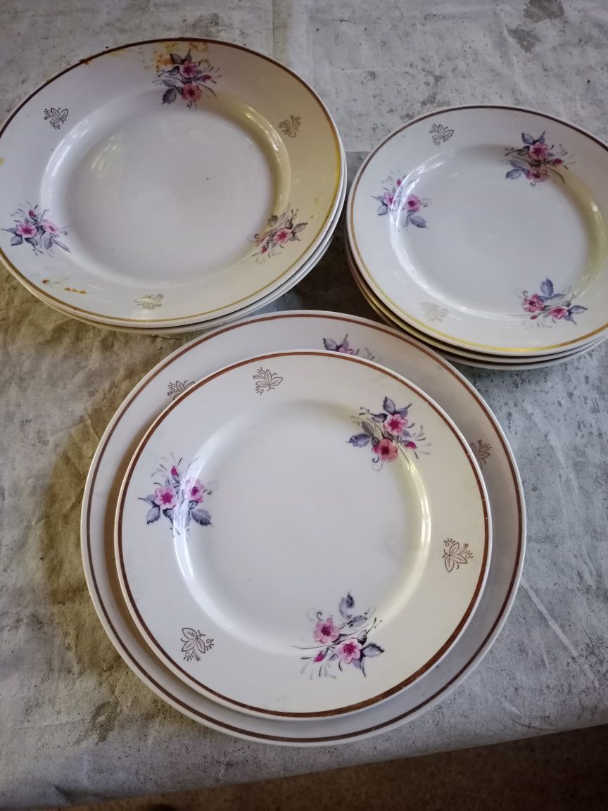 Продам  тарелки ,вилки ,ложки