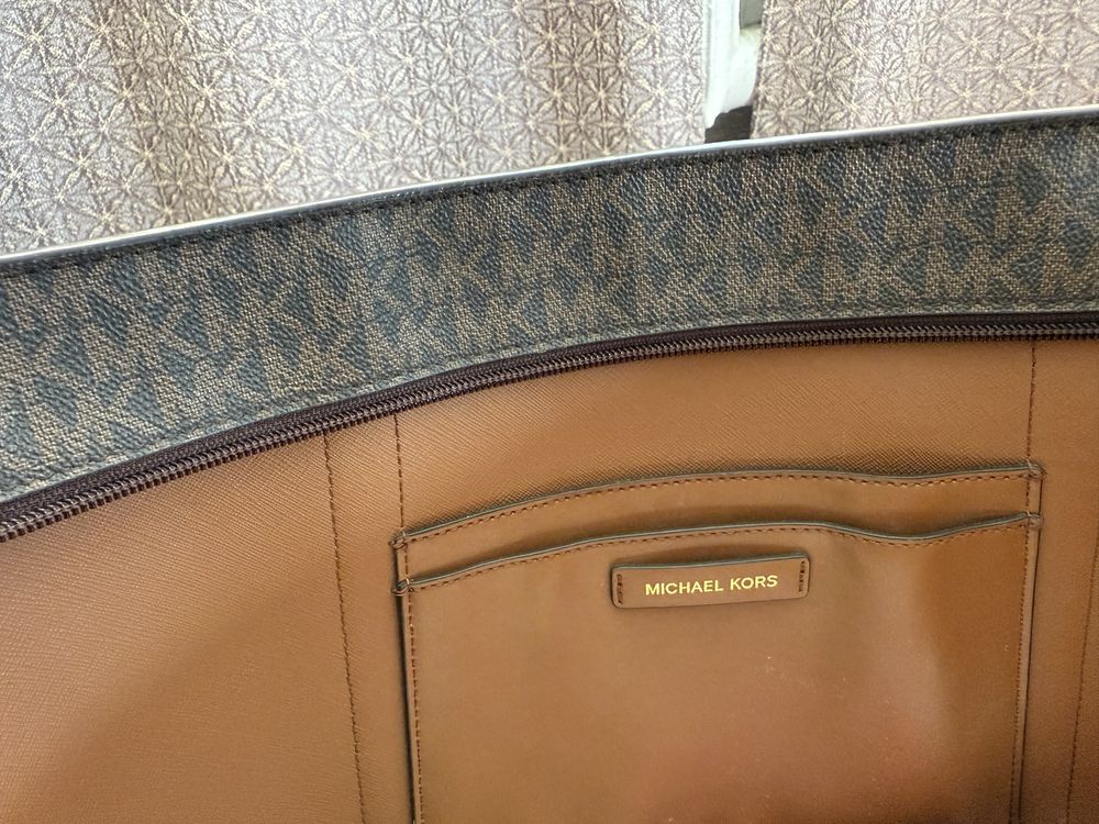 Продам оригинал сумку Michael Kors  кожа натуральная