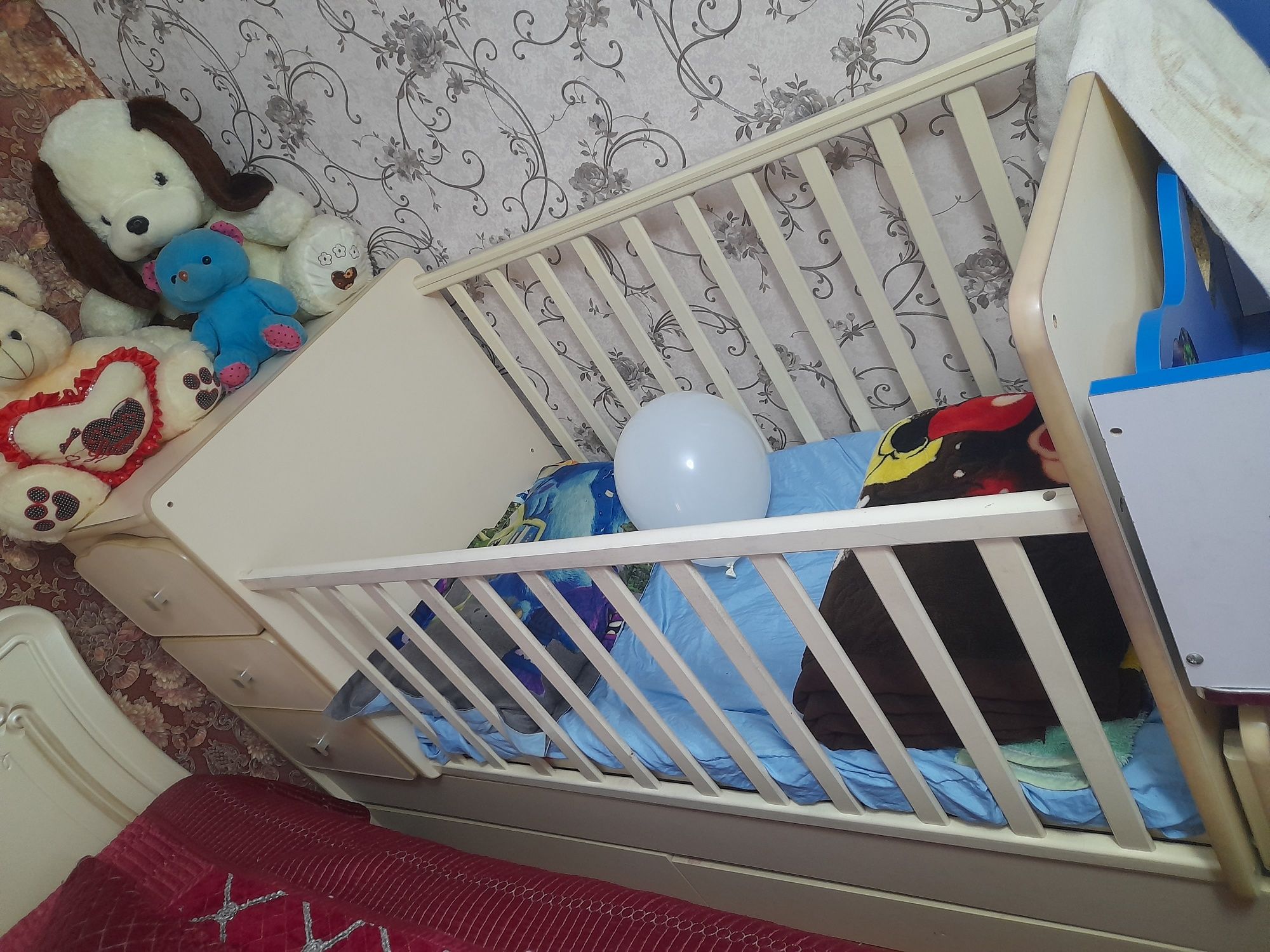 Срочно продам манеж люлька плюс можно сделать односпальную кровать,