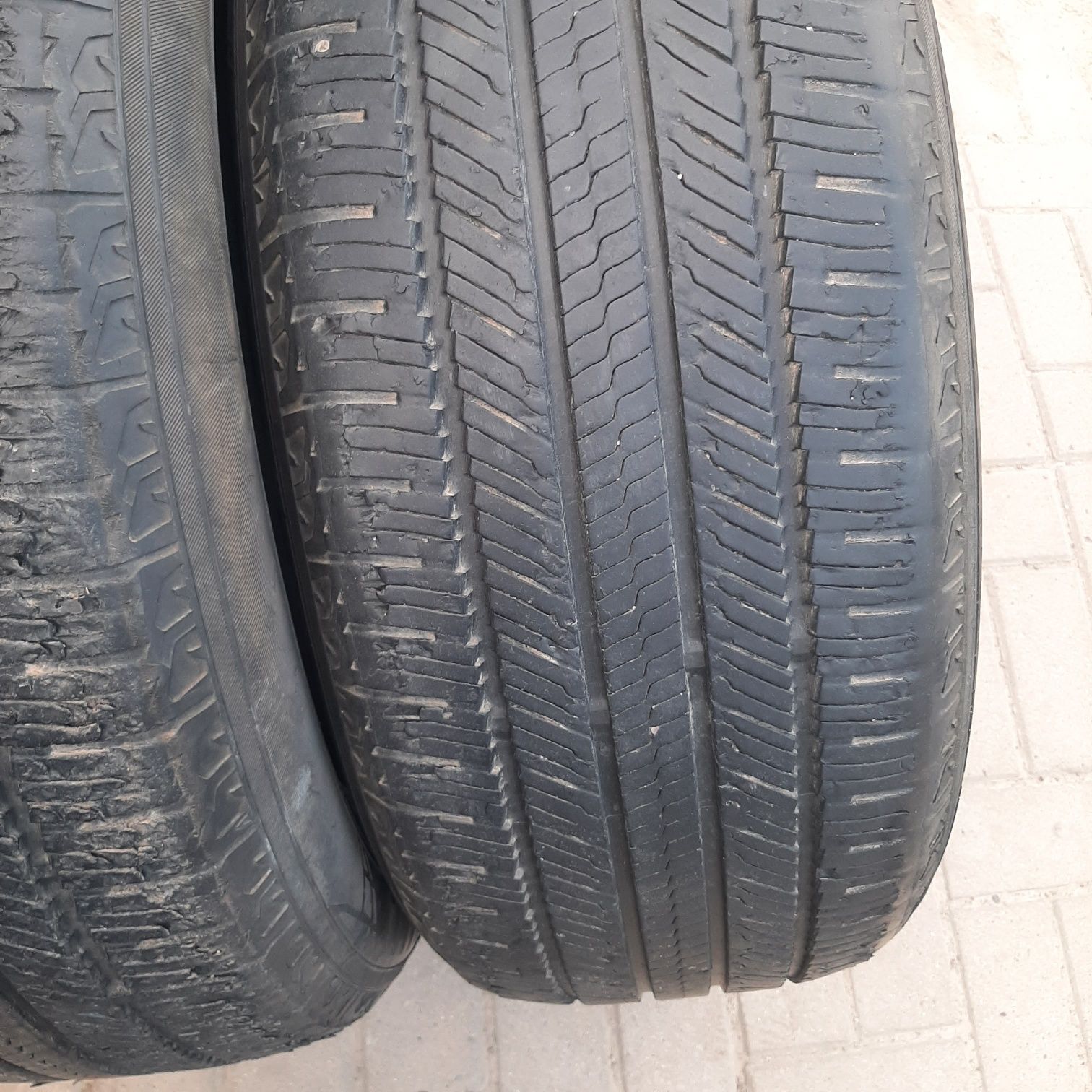 Продам 235 55 r19  комплект летние шины