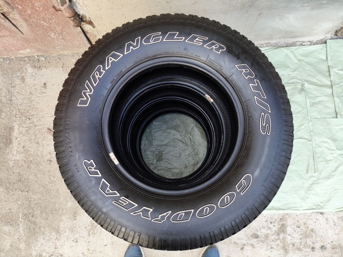 Продам 225/75/15  резину Goodyear Wrangler  made in USA