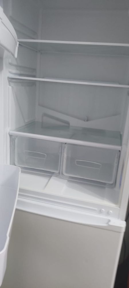 Продаю б/у холодильник INDESIT